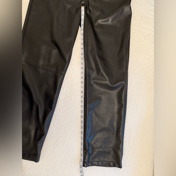 Abercrombie & Fitch 90s Straight Ultra High Rise Faux Leather Pants Size 33/16L - Picture 5 of 7